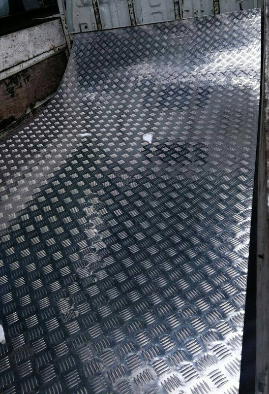 Лист нержавеющий рифленый квинтет 4x1250x2500 мм AISI 430 DIN 50049-1992 фото