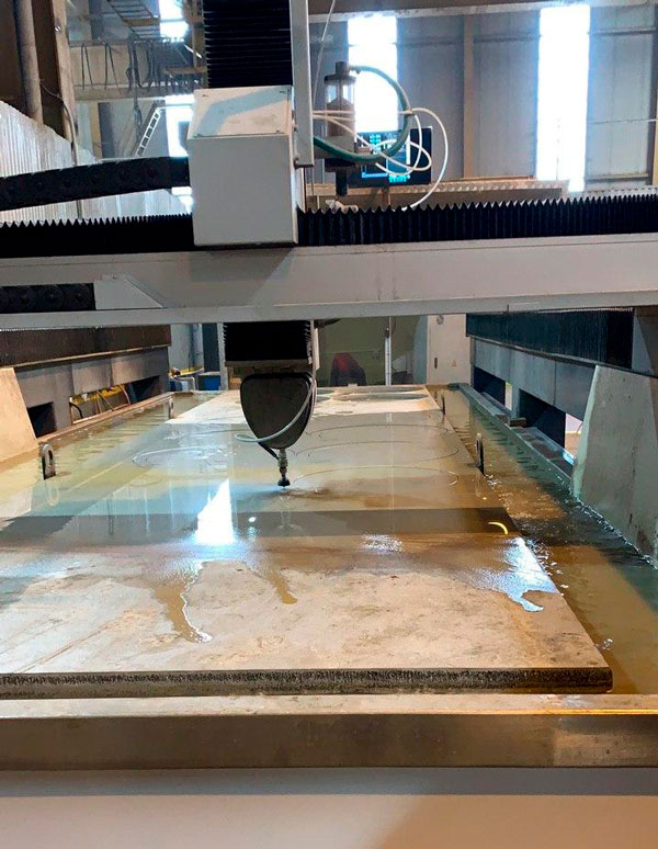 Гидроабразивная резка металла